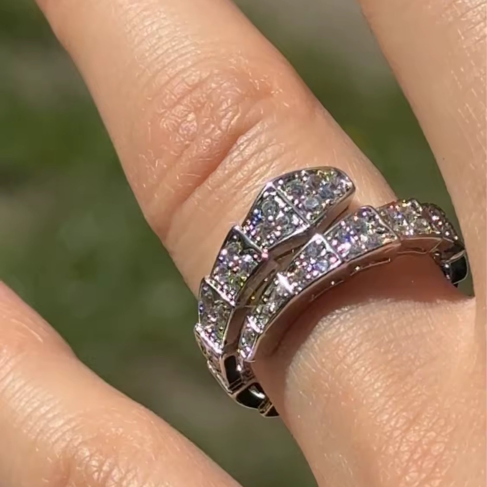 Serpenti Elegant Silver Crystal Ring